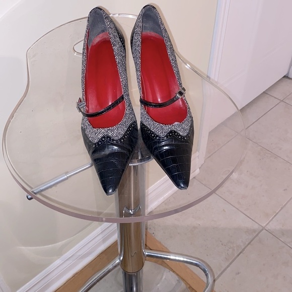 Carlo Alberto croc pattern leather & herringbone fabric heels, straps.  🖤♥️ - Picture 3 of 11